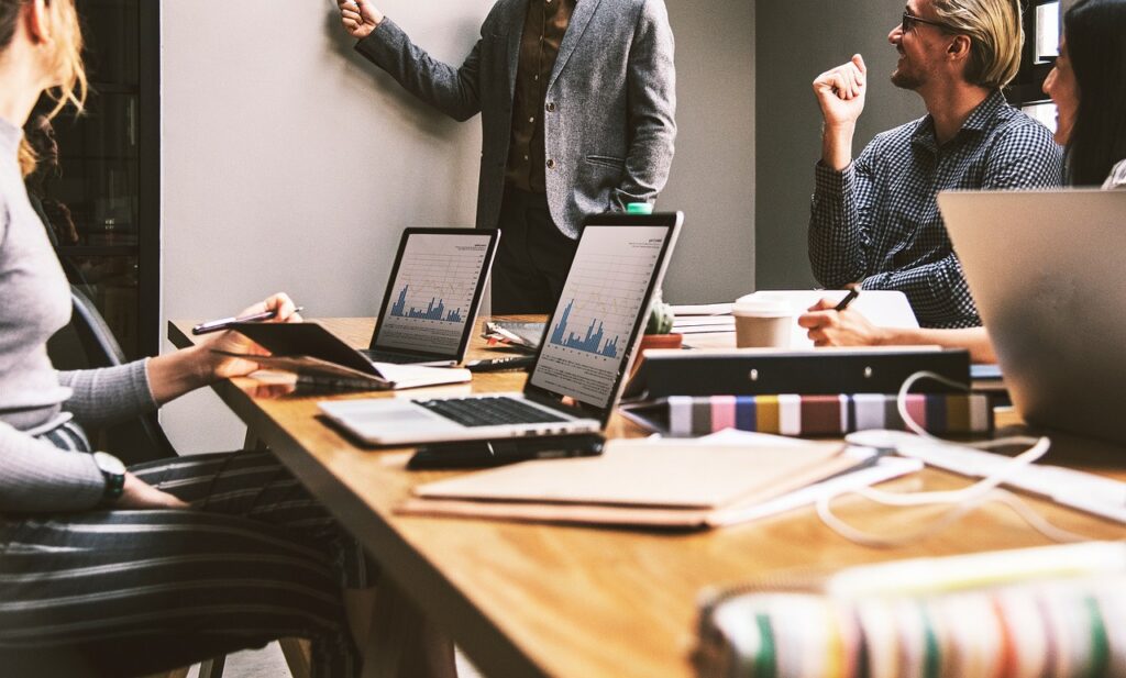 Treinamento de equipe para uso eficaz da telemetria veicular no gerenciamento de frotas